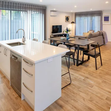 Park And Stay 4Br Townhouse Near Avon River